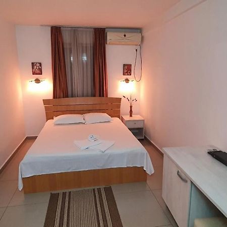 Evro Set Hotel Szkopje Kültér fotó